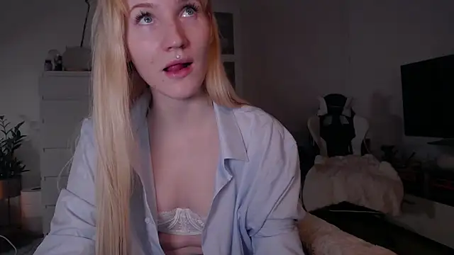 Snapshot of ginger_vi chatting on February 2, 10:17 pm ginger vi online show from February 2, 10:17 pm