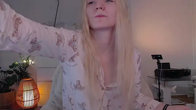 Snapshot of ginger_vi chatting on February 9, 3:23 pm ginger vi online show from February 9, 3:23 pm