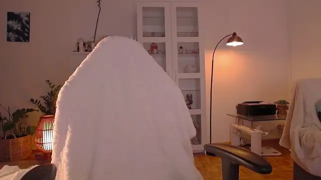 Snapshot of ginger_vi chatting on March 1, 2:04 am ginger vi online show from March 1, 2:04 am