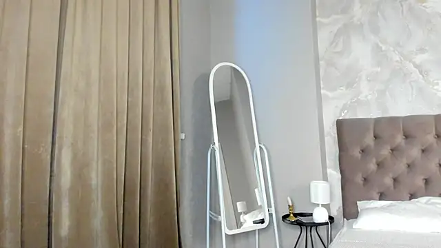 Vanessa Walters online show from April 10, 3:23 am