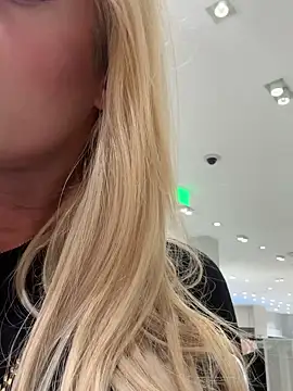 blondiluvsanal online show from February 6, 5:19 pm