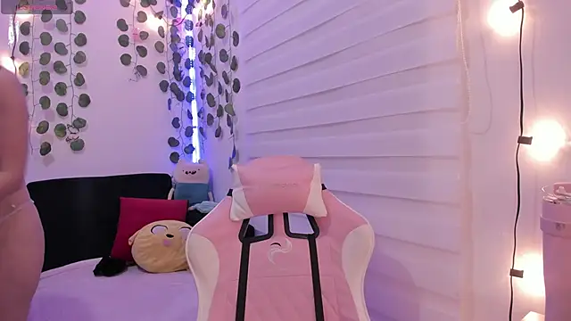 moonliiiight1 online show from December 24, 12:33 am