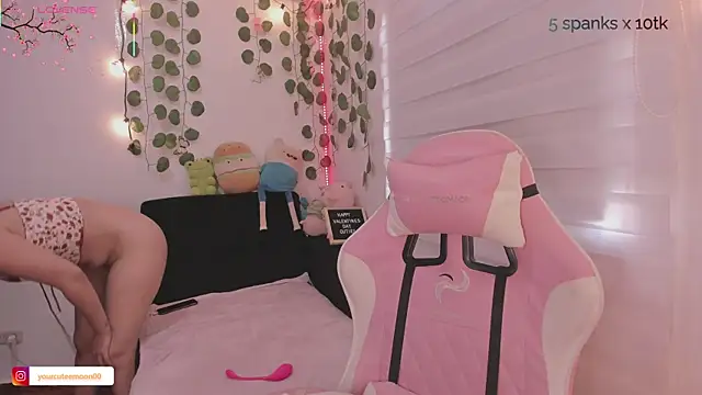 moonliiiight1 online show from February 15, 8:11 pm