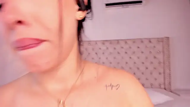 Snapshot of Maya_Bluee chatting on February 3, 6:22 am Maya Bluee online show from February 3, 6:22 am