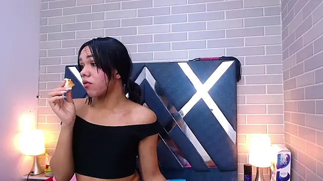 Snapshot of AndreaGil_ chatting on January 8, 4:11 pm AndreaGil online show from January 8, 4:11 pm