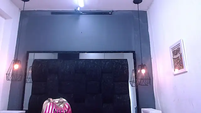Snapshot of AndreaGil_ chatting on September 25, 6:55 pm AndreaGil online show from September 25, 6:55 pm