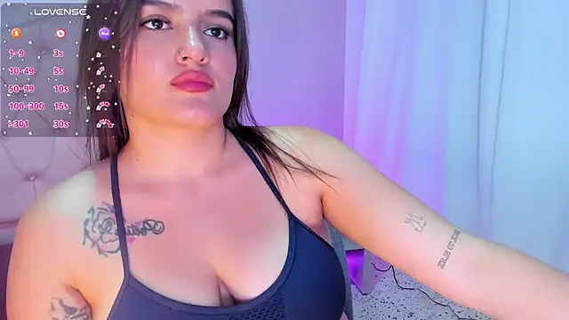 ellarosee  online show from December 6, 11:25 pm