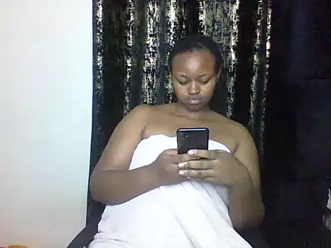 Snapshot of Candii_wet_ chatting on February 21, 12:49 am Candii wet online show from February 21, 12:49 am