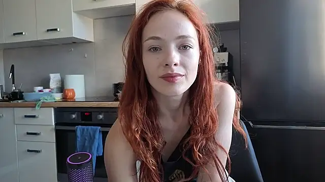 Snapshot of MiaRouge chatting on August 4, 4:20 pm MiaRouge online show from August 4, 4:20 pm
