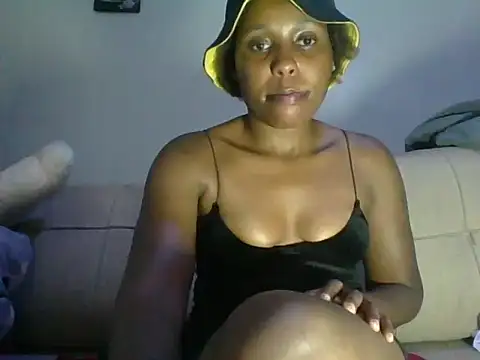 Snapshot of Candykitten chatting on April 15, 6:59 pm Candykitten online show from April 15, 6:59 pm