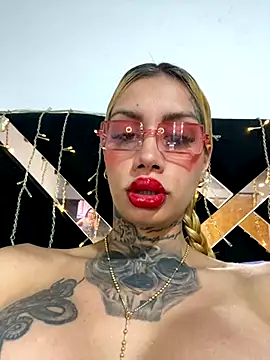 Snapshot of Zaratattoox chatting on October 10, 8:02 am Zaratattoox online show from October 10, 8:02 am