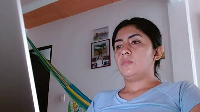 Snapshot of danna_peterson1 chatting on February 12, 8:40 pm danna peterson1 online show from February 12, 8:40 pm