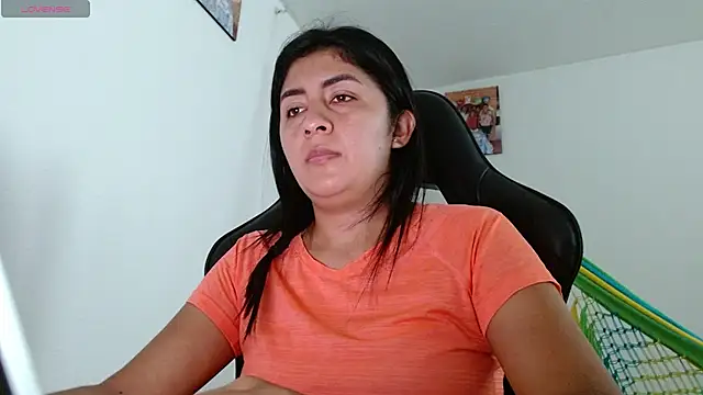 Snapshot of danna_peterson1 chatting on February 14, 1:08 pm danna peterson1 online show from February 14, 1:08 pm