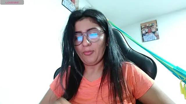 Snapshot of danna_peterson1 chatting on February 18, 11:44 pm danna peterson1 online show from February 18, 11:44 pm