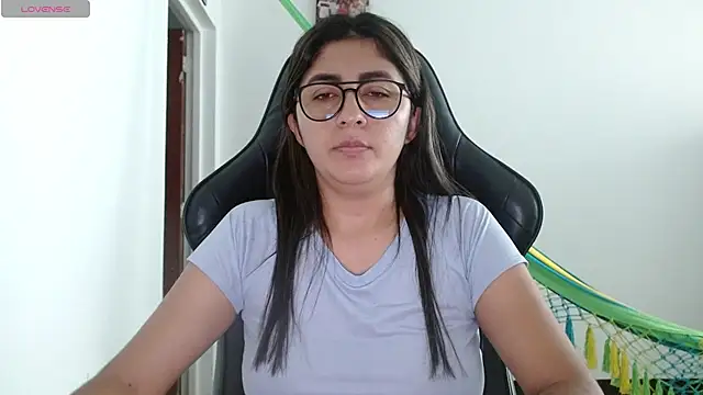 Snapshot of danna_peterson1 chatting on March 13, 7:53 pm danna peterson1 online show from March 13, 7:53 pm