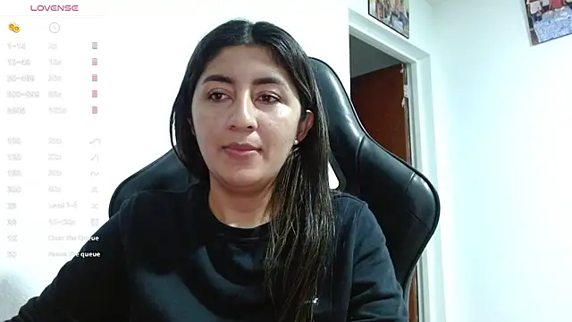 Snapshot of danna_peterson1 chatting on April 11, 12:04 am danna peterson1 online show from April 11, 12:04 am