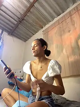 Snapshot of AlexaWarner chatting on January 18, 4:00 pm AlexaWarner online show from January 18, 4:00 pm