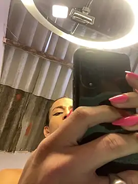 Snapshot of AlexaWarner chatting on February 14, 4:04 pm AlexaWarner online show from February 14, 4:04 pm