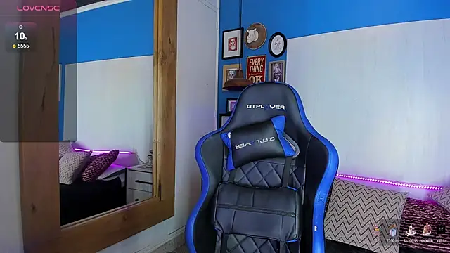 VladHellsing4 online show from March 8, 1:47 pm