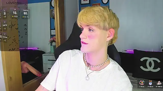 VladHellsing4 online show from November 14, 2:49 pm