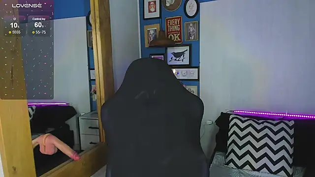 VladHellsing4 online show from November 19, 2:39 pm