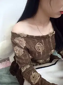 Snapshot of Lovely_kute chatting on December 24, 10:06 pm Lovely kute online show from December 24, 10:06 pm