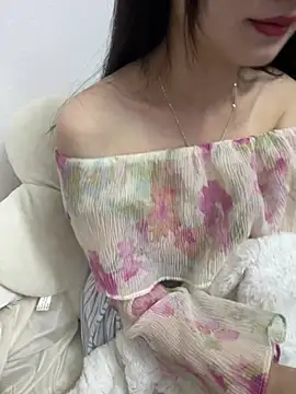 Snapshot of Lovely_kute chatting on February 23, 3:51 pm Lovely kute online show from February 23, 3:51 pm