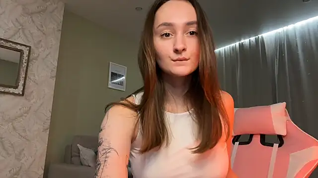 Eva Eva  online show from December 18, 10:02 pm