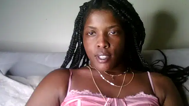 Snapshot of CaramelGoddessxoxo chatting on June 5, 11:10 pm CaramelGoddessxoxo online show from June 5, 11:10 pm