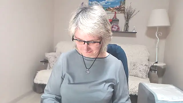 FleurMays online show from June 2, 9:00 am