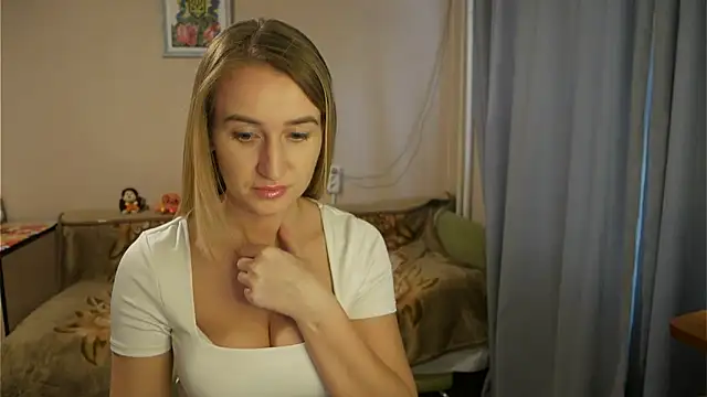 Snapshot of Sophiloren chatting on March 22, 2:36 pm Sophiloren online show from March 22, 2:36 pm