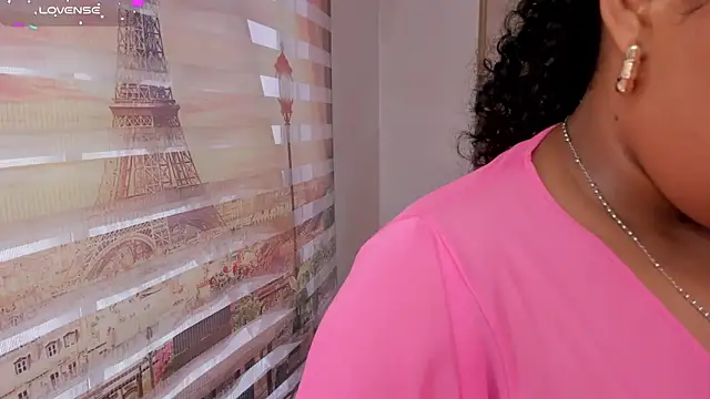 Snapshot of Leah_Sweetie chatting on February 4, 2:43 pm Leah Sweetie online show from February 4, 2:43 pm
