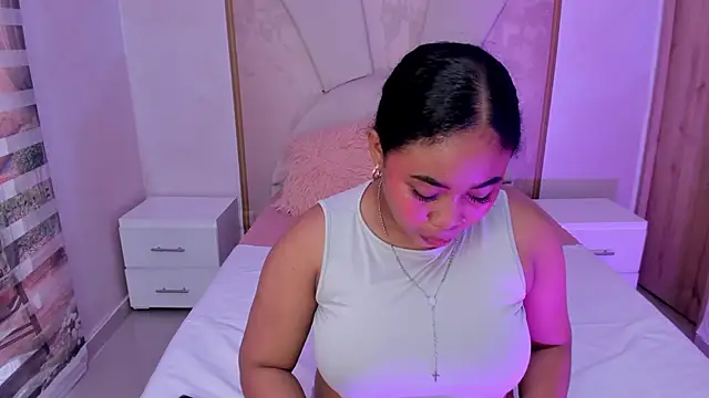 Snapshot of Leah_Sweetie chatting on March 1, 2:34 pm Leah Sweetie online show from March 1, 2:34 pm
