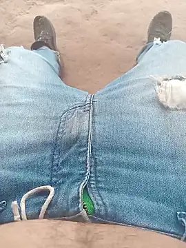 Snapshot of lele9457 chatting on February 3, 3:49 pm lele9457 online show from February 3, 3:49 pm