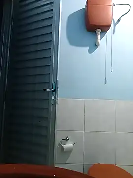 Snapshot of lele9457 chatting on February 8, 1:32 am lele9457 online show from February 8, 1:32 am