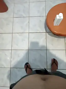 Snapshot of lele9457 chatting on February 10, 2:19 am lele9457 online show from February 10, 2:19 am