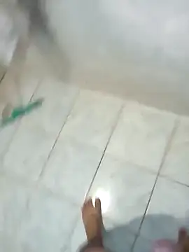 Snapshot of lele9457 chatting on February 20, 7:19 pm lele9457 online show from February 20, 7:19 pm