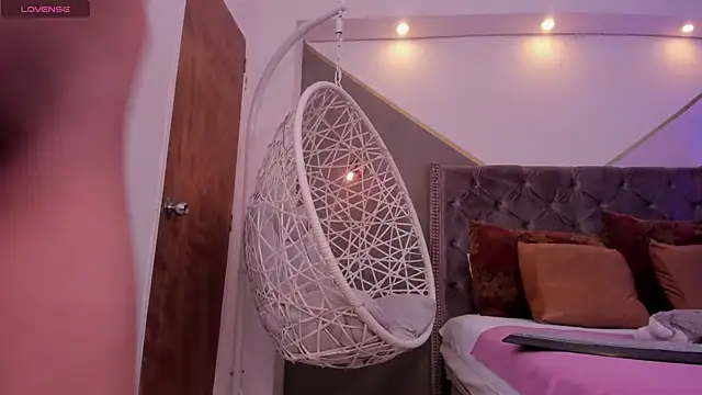 Snapshot of khloe_cutee chatting on December 7, 12:56 pm khloe cutee online show from December 7, 12:56 pm