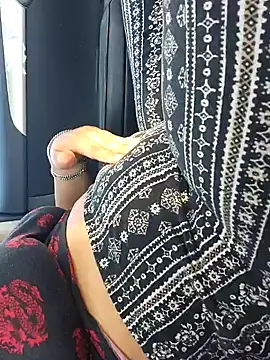 cinnaminnie online show from February 26, 6:21 pm