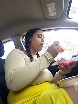 cinnaminnie online show from March 14, 7:23 pm