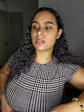 cinnaminnie online show from January 6, 8:12 pm