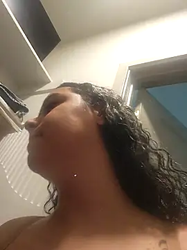 cinnaminnie online show from January 17, 3:50 pm