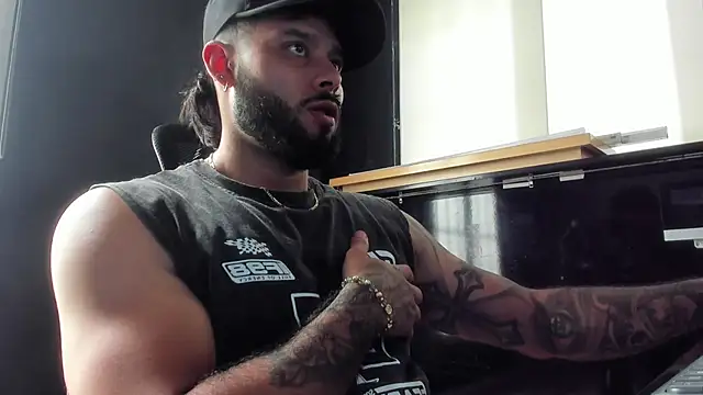 jeremygerard  online show from April 16, 7:58 pm