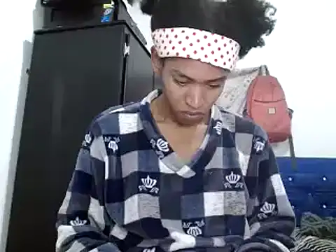 Snapshot of miriam775 chatting on December 4, 11:19 am miriam775 online show from December 4, 11:19 am