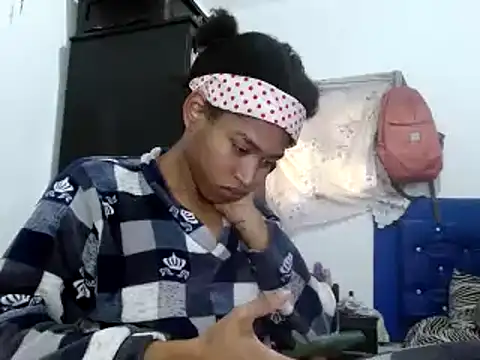 Snapshot of miriam775 chatting on December 7, 11:51 am miriam775 online show from December 7, 11:51 am