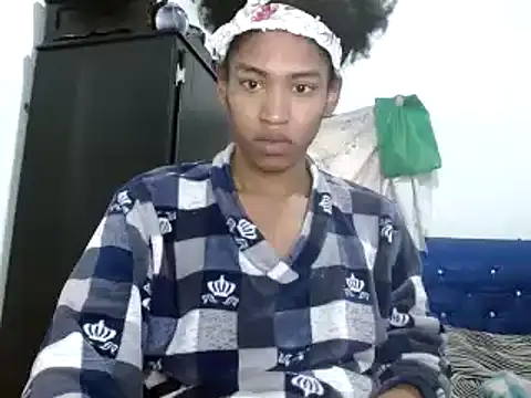 Snapshot of miriam775 chatting on December 10, 12:49 pm miriam775 online show from December 10, 12:49 pm