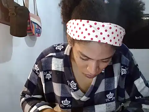 Snapshot of miriam775 chatting on December 27, 2:01 pm miriam775 online show from December 27, 2:01 pm