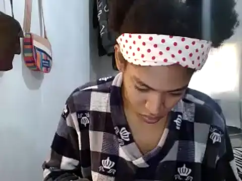 Snapshot of miriam775 chatting on December 28, 12:24 pm miriam775 online show from December 28, 12:24 pm