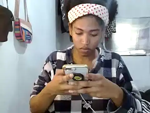 Snapshot of miriam775 chatting on December 28, 3:26 pm miriam775 online show from December 28, 3:26 pm