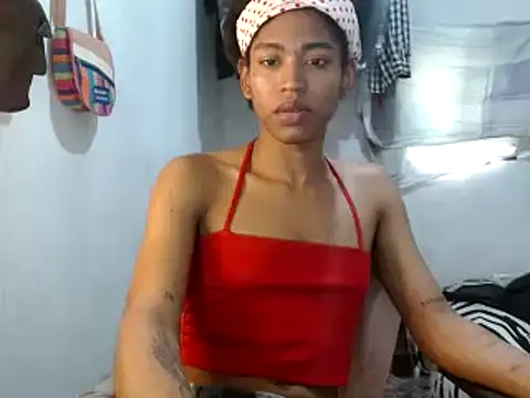 Snapshot of miriam775 chatting on December 28, 7:11 pm miriam775 online show from December 28, 7:11 pm